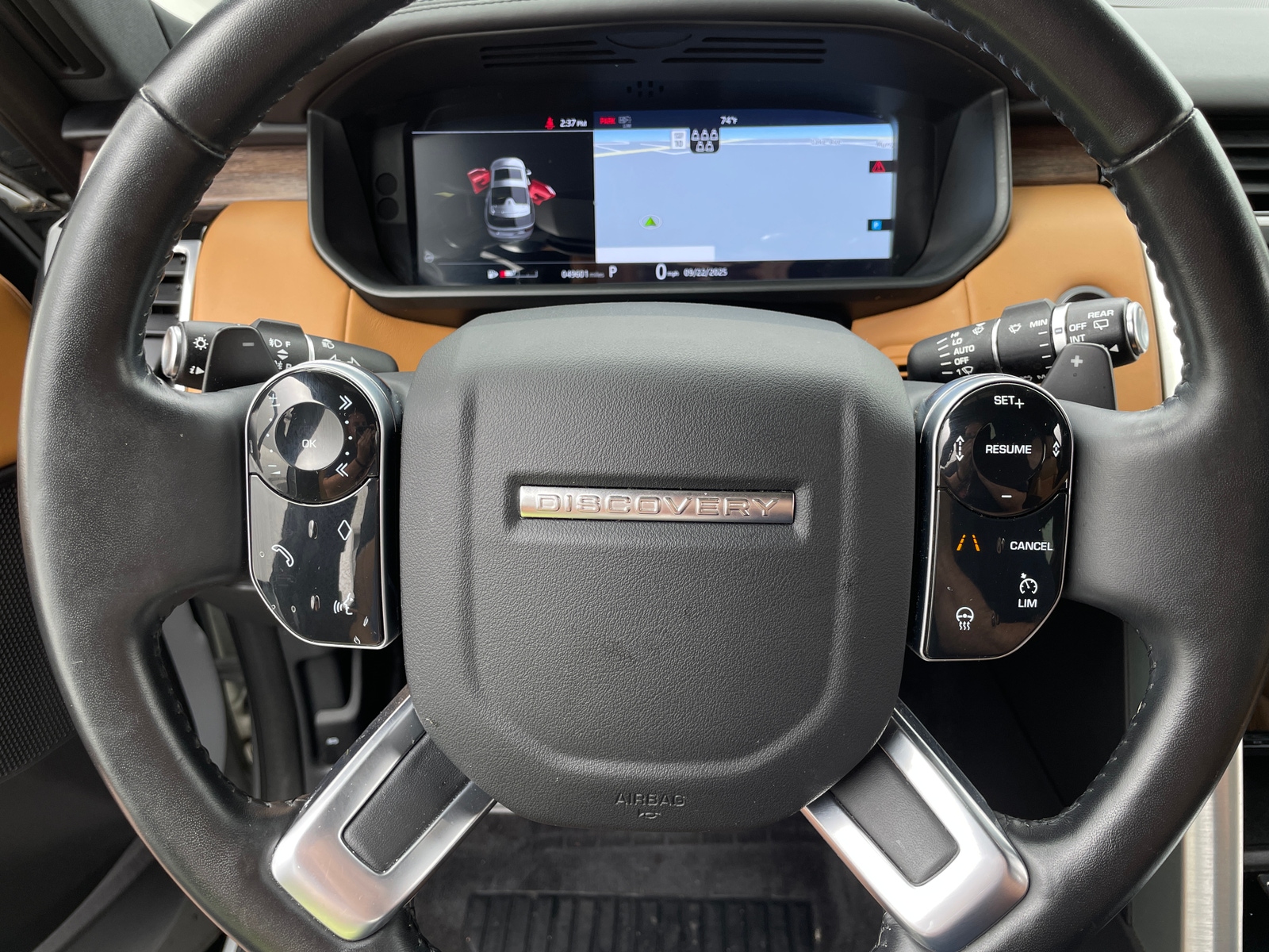 Thumbnail: 2019 Land Rover Discovery - 4