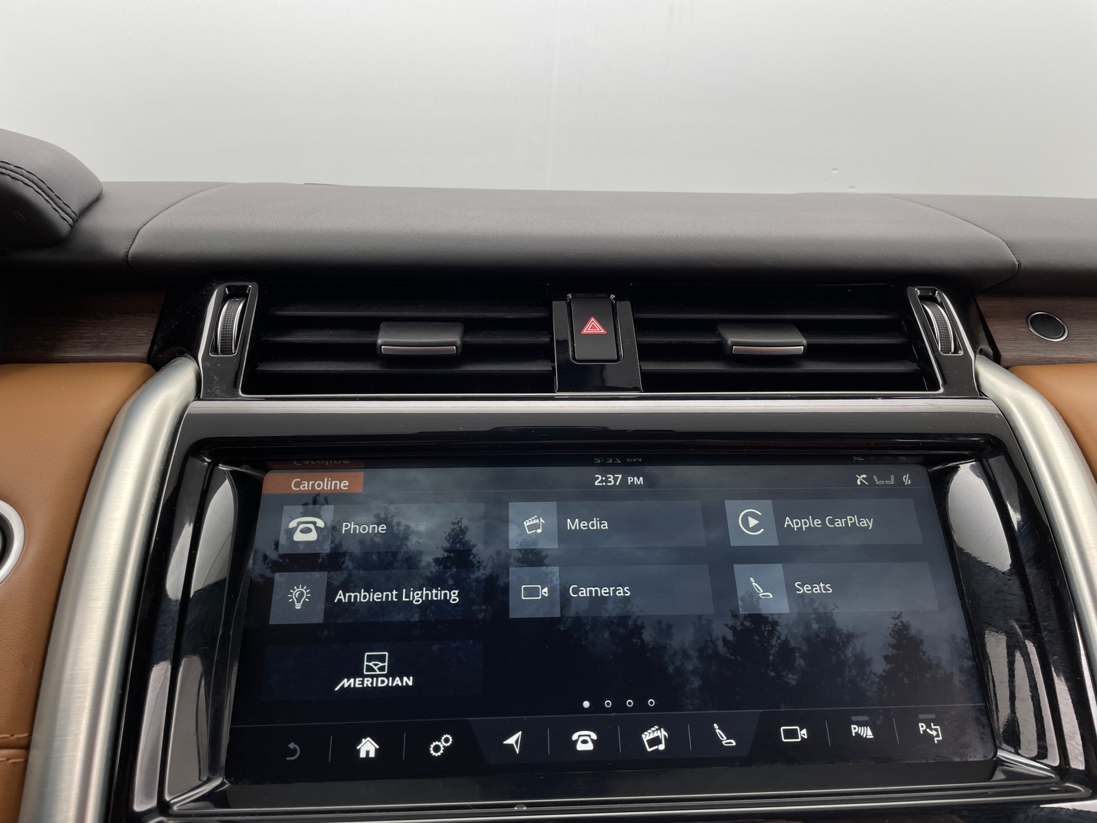 Thumbnail: 2019 Land Rover Discovery - 3