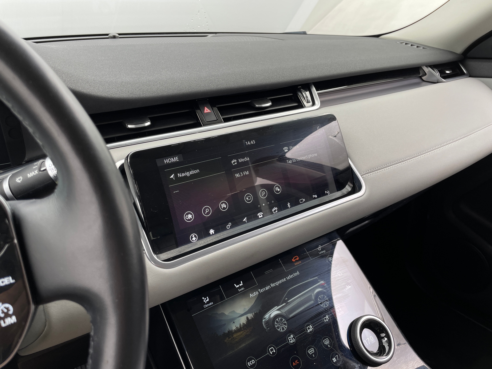 Thumbnail: 2020 Land Rover Range Rover Evoque - 3