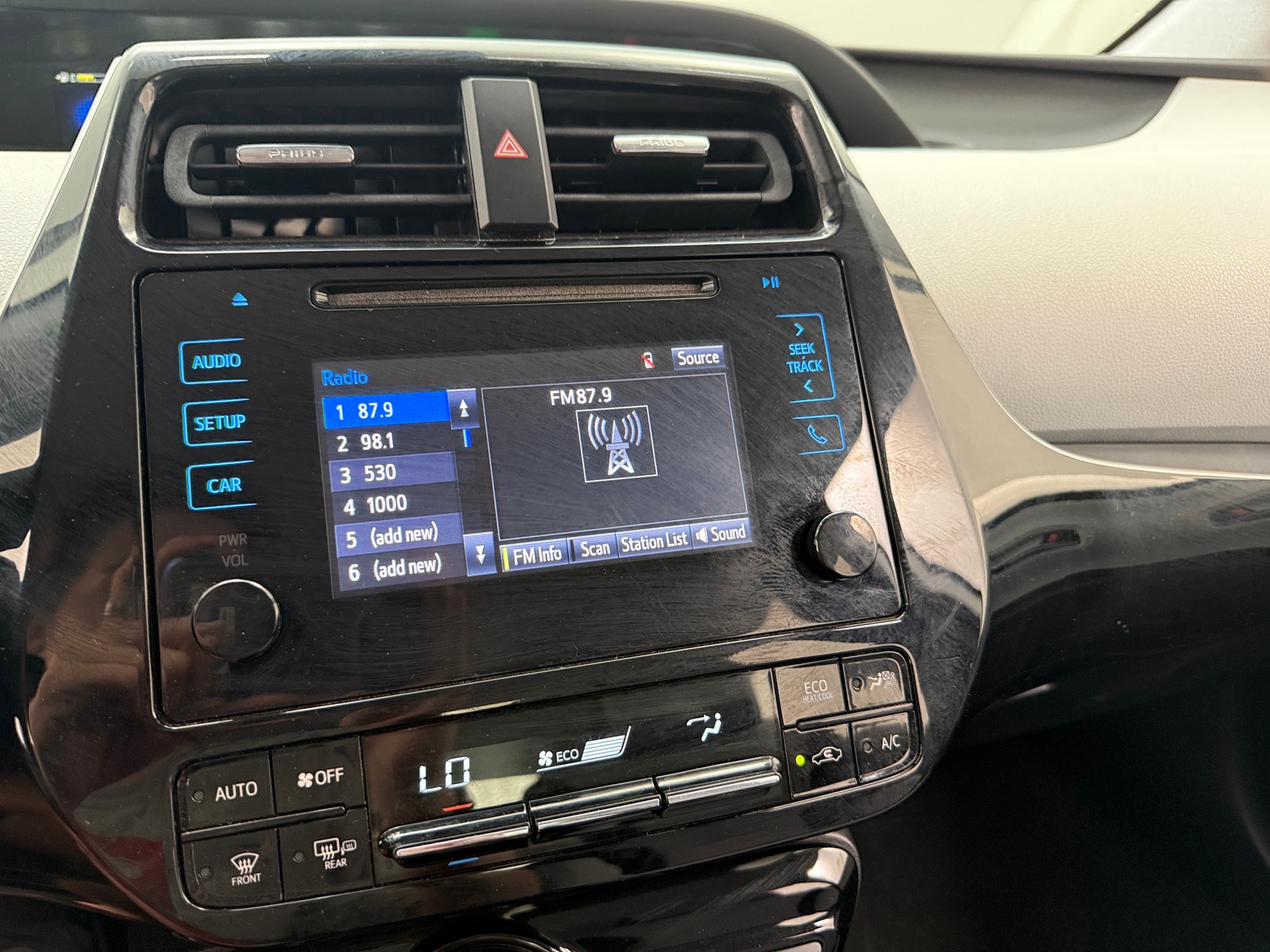 Thumbnail: 2019 Toyota Prius - 4