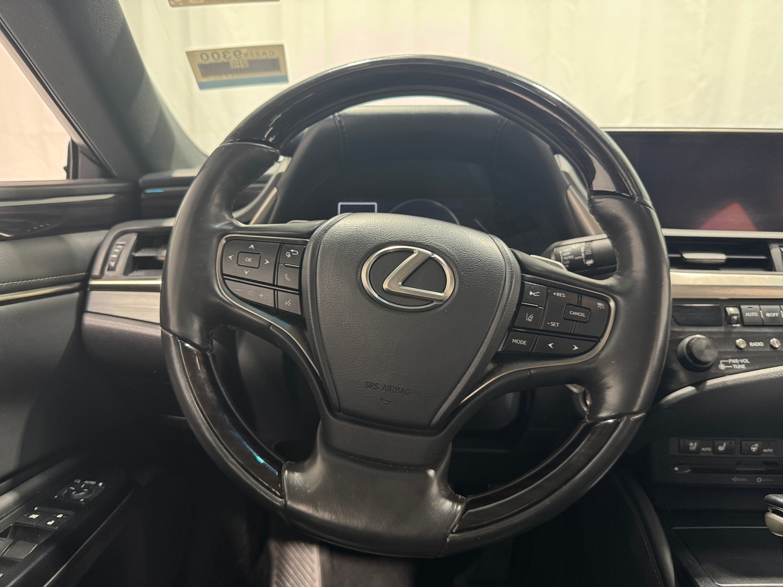 Thumbnail: 2020 Lexus ES - 4