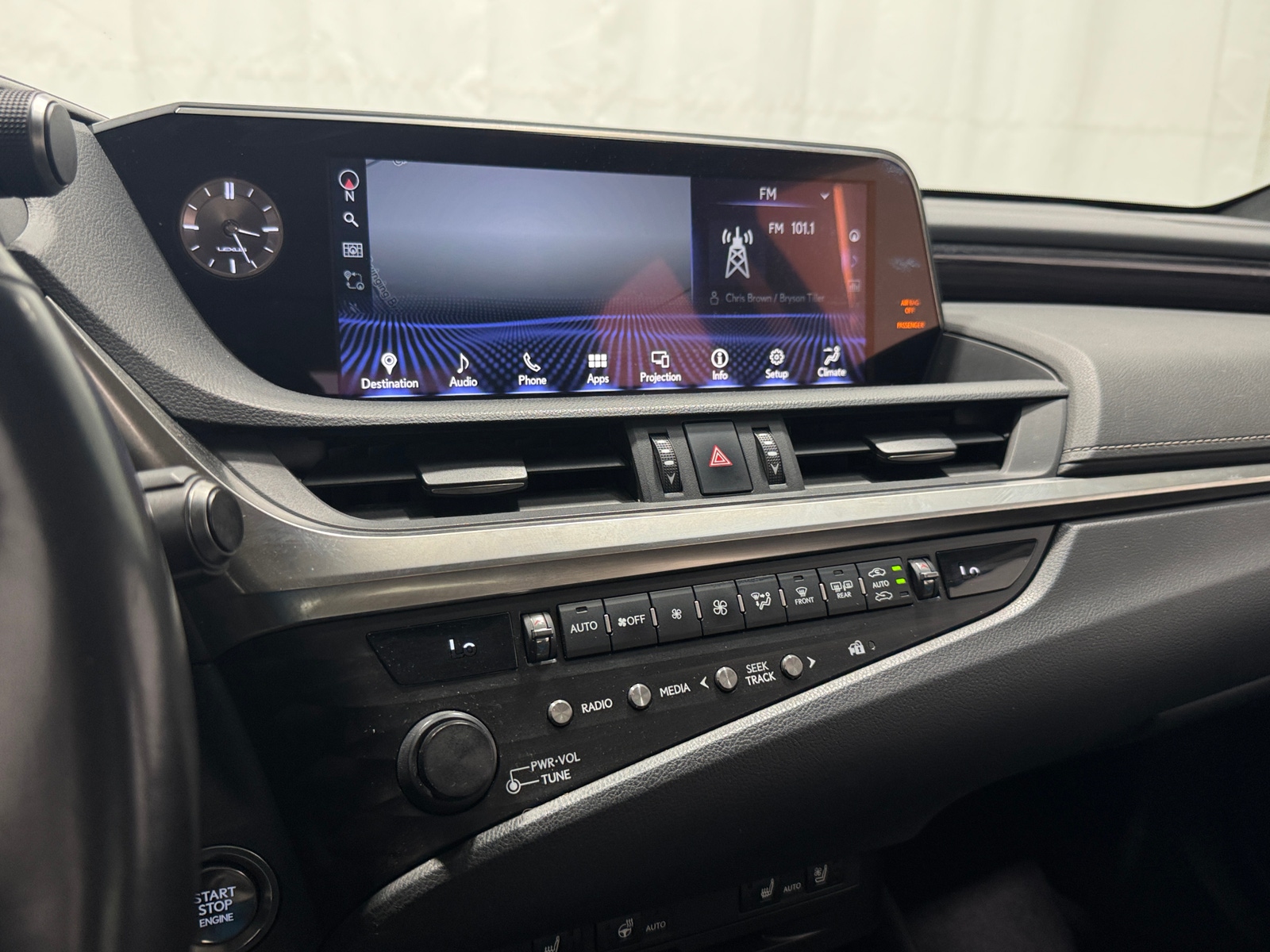 Thumbnail: 2020 Lexus ES - 3