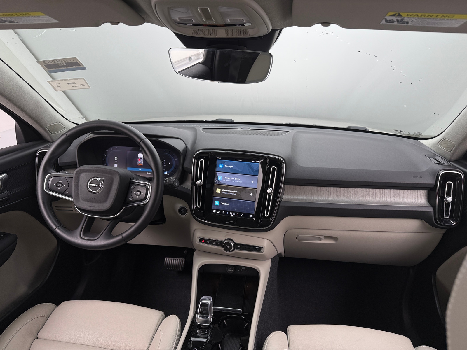 Thumbnail: 2023 Volvo XC40 - 2