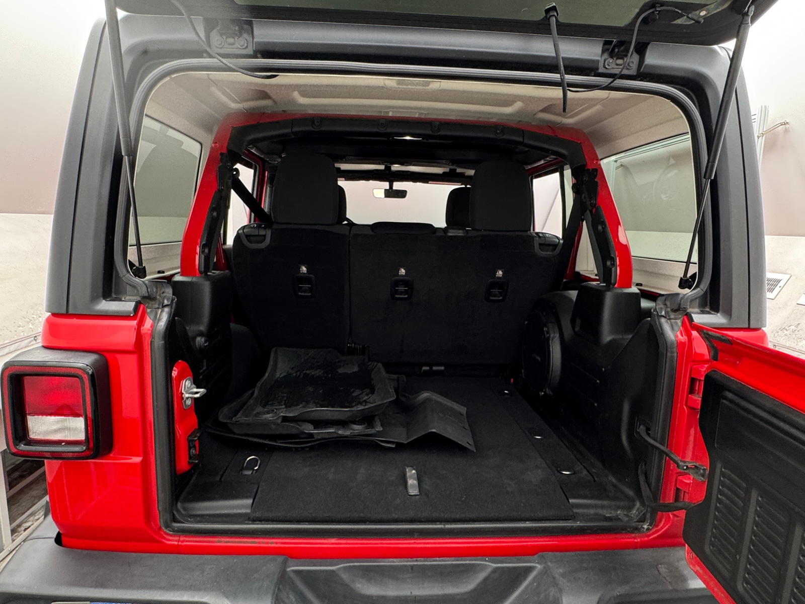 Thumbnail: 2018 Jeep Wrangler - 7