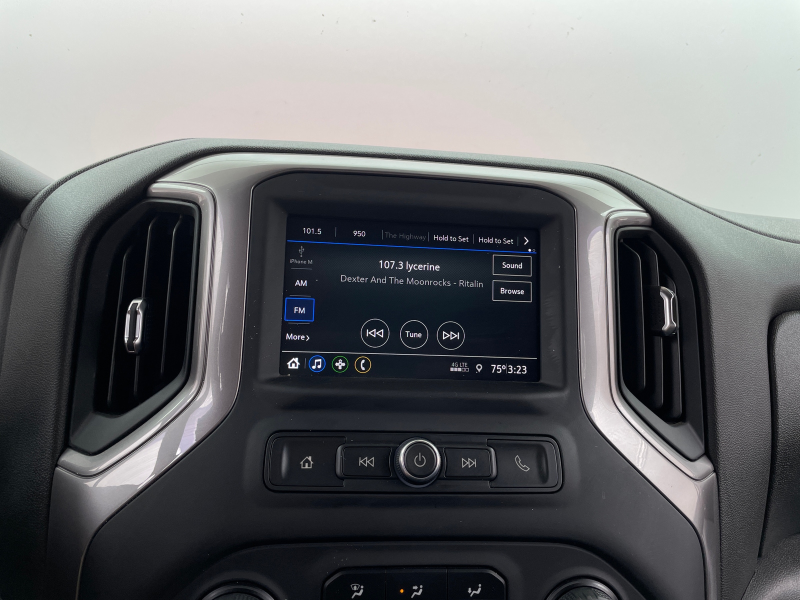 Thumbnail: 2021 Chevrolet Silverado 1500 - 4