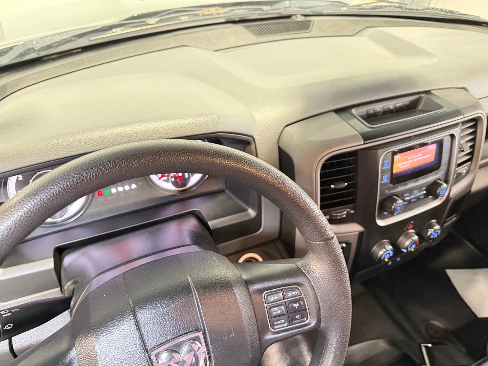 Thumbnail: 2020 RAM 1500 Classic - 3