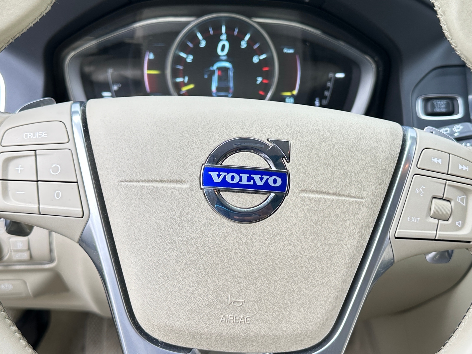 Thumbnail: 2015 Volvo XC60 - 4