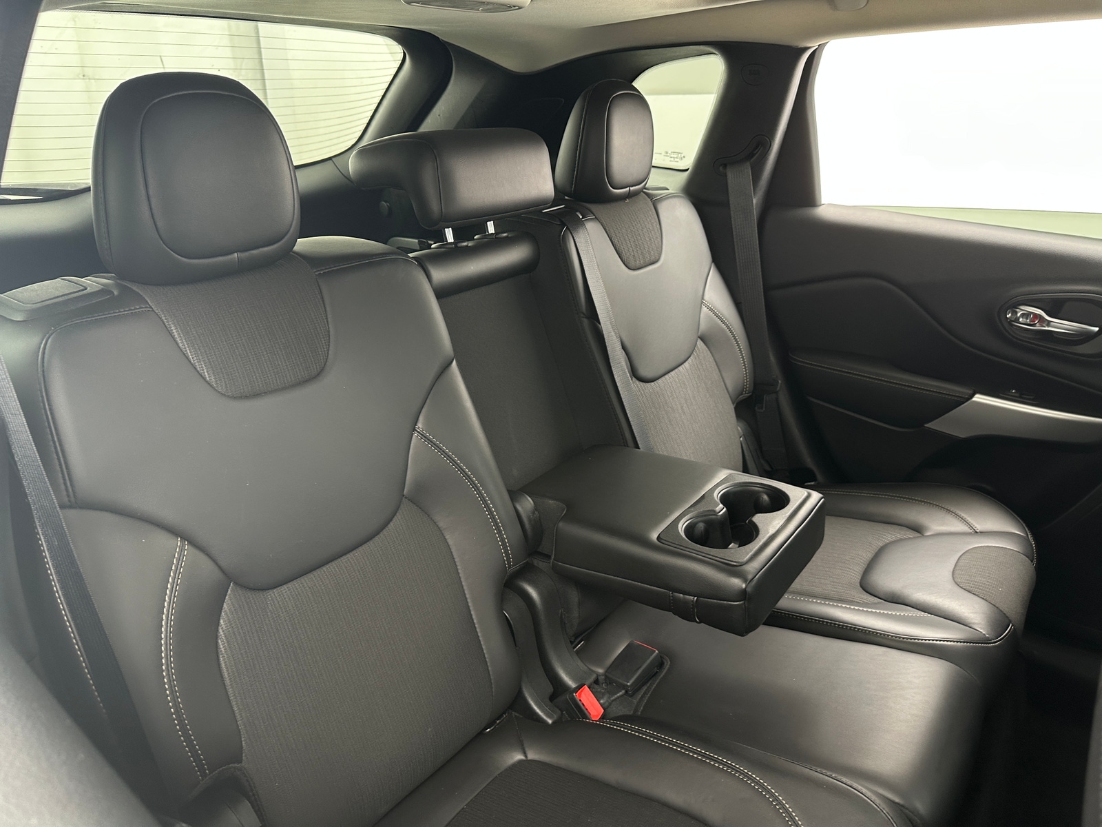 Thumbnail: 2018 Jeep Cherokee - 6