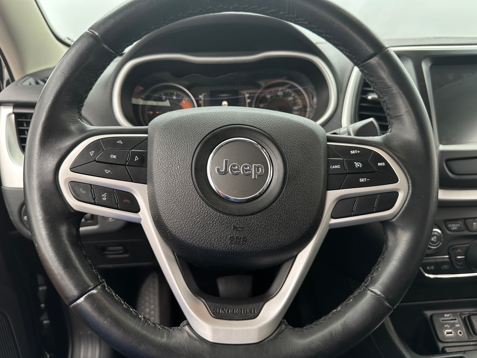 Thumbnail: 2018 Jeep Cherokee - 5