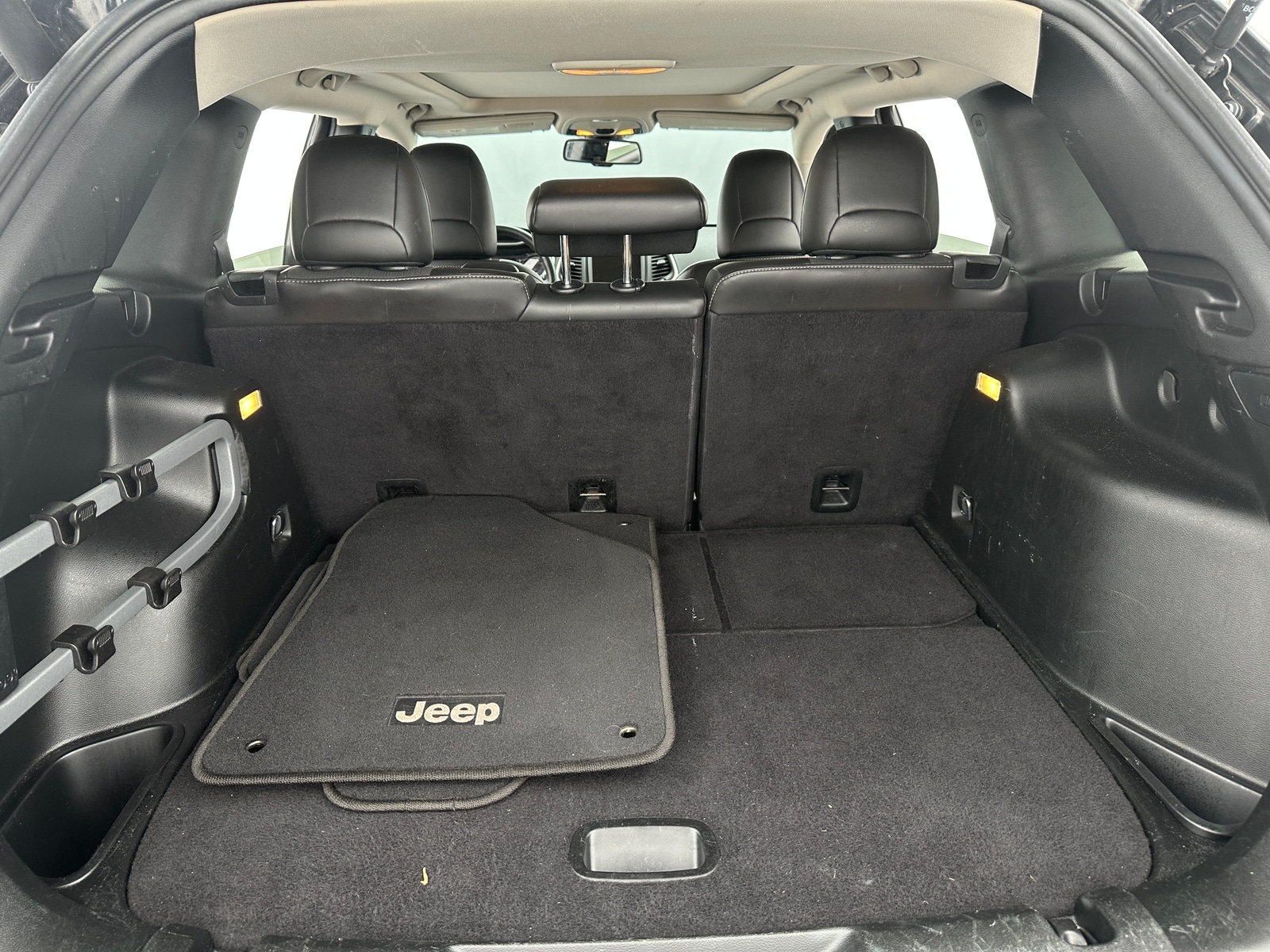 Thumbnail: 2018 Jeep Cherokee - 7