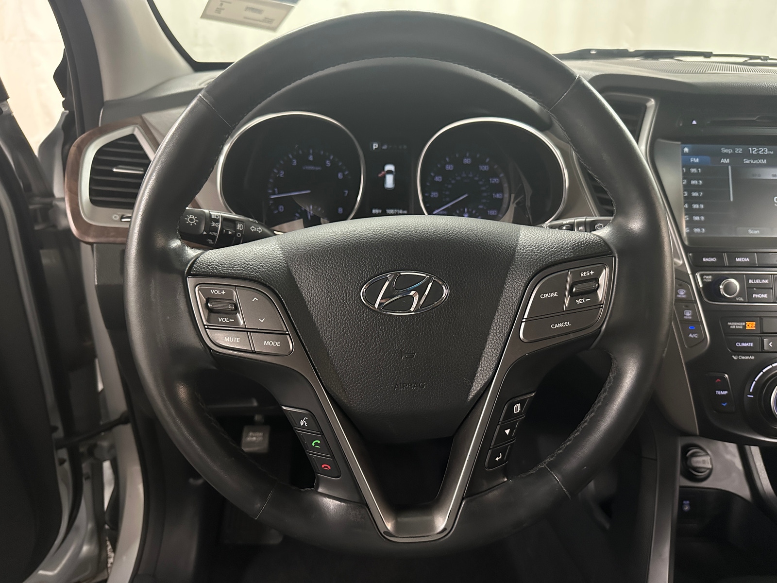 Thumbnail: 2017 Hyundai Santa Fe - 4