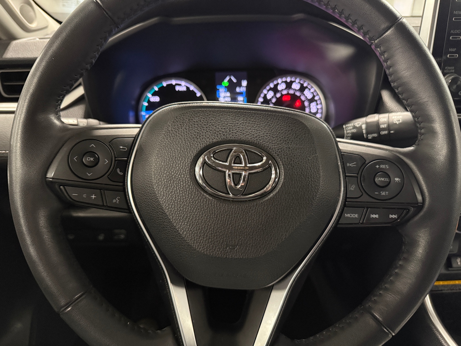 Thumbnail: 2021 Toyota RAV4 - 4