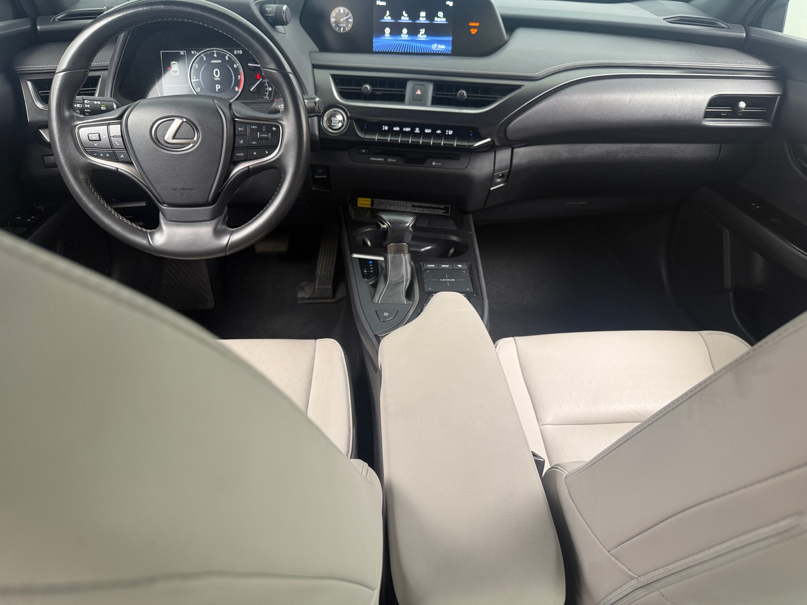 Thumbnail: 2022 Lexus UX - 2