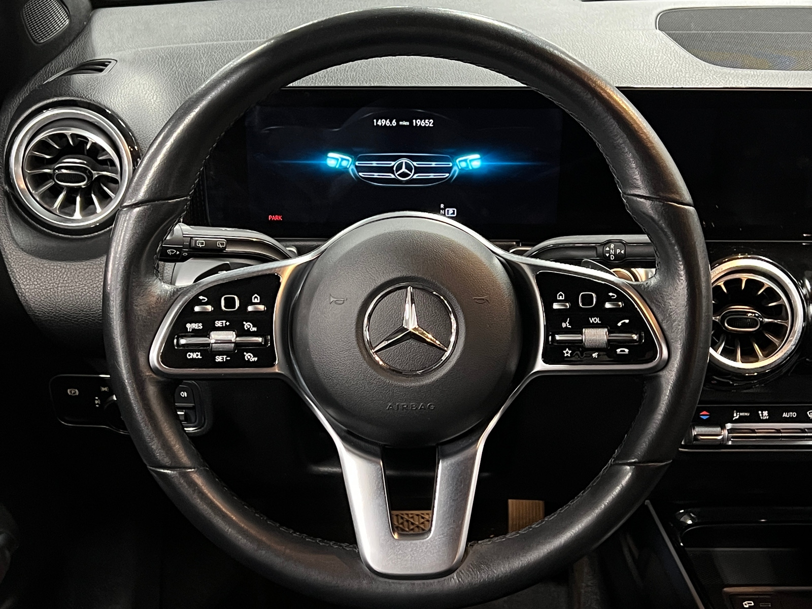 Thumbnail: 2022 Mercedes-Benz GLB - 4