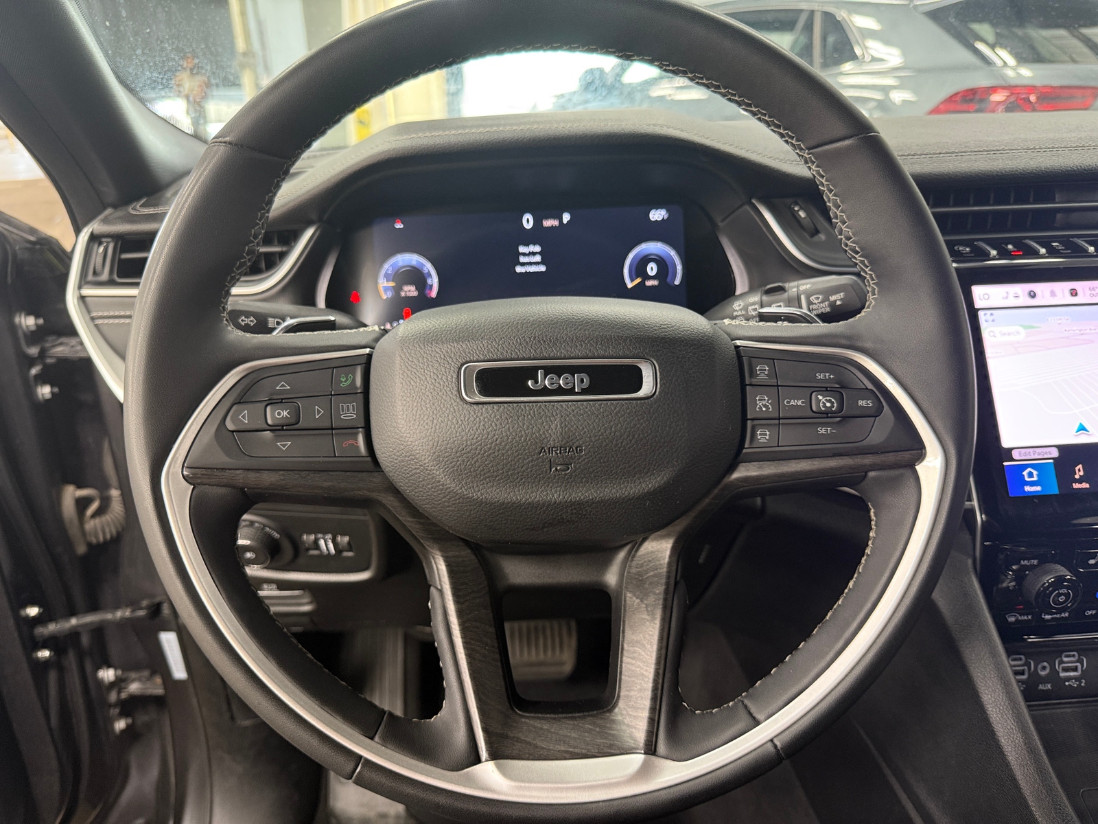 Thumbnail: 2024 Jeep Grand Cherokee L - 4