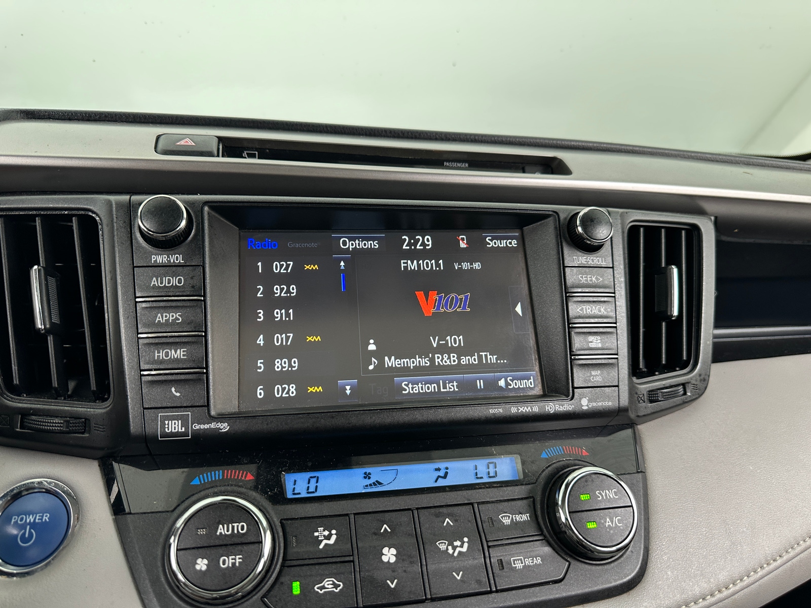 Thumbnail: 2016 Toyota RAV4 - 3
