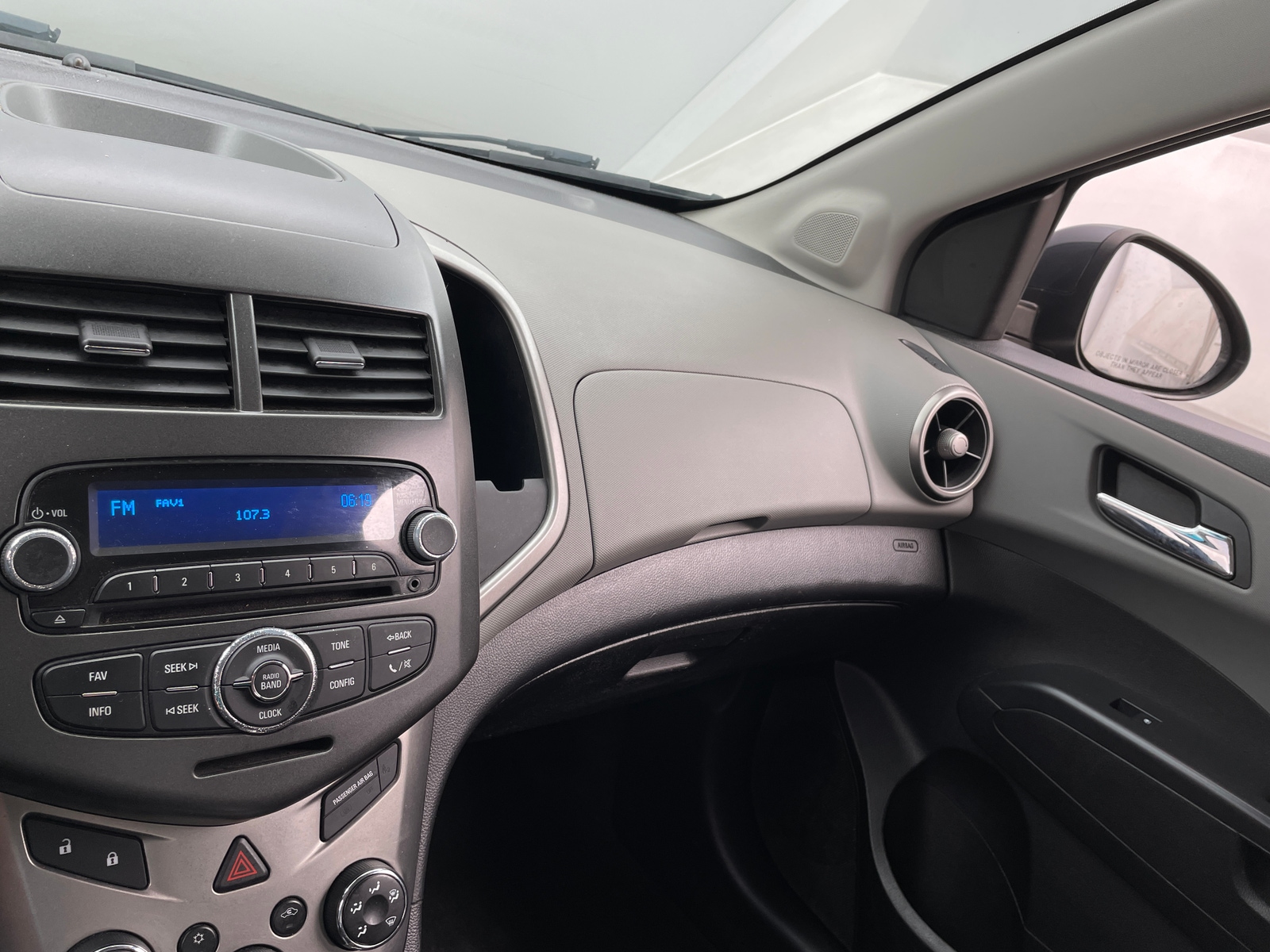 Thumbnail: 2015 Chevrolet Sonic - 4
