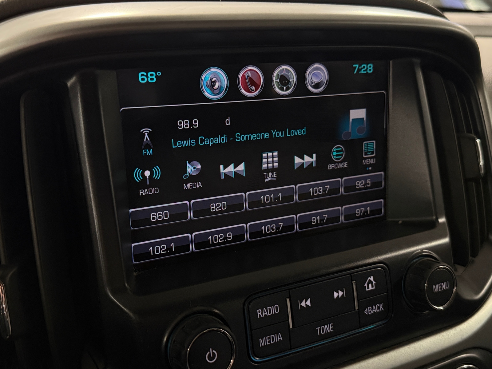 Thumbnail: 2017 Chevrolet Colorado - 3