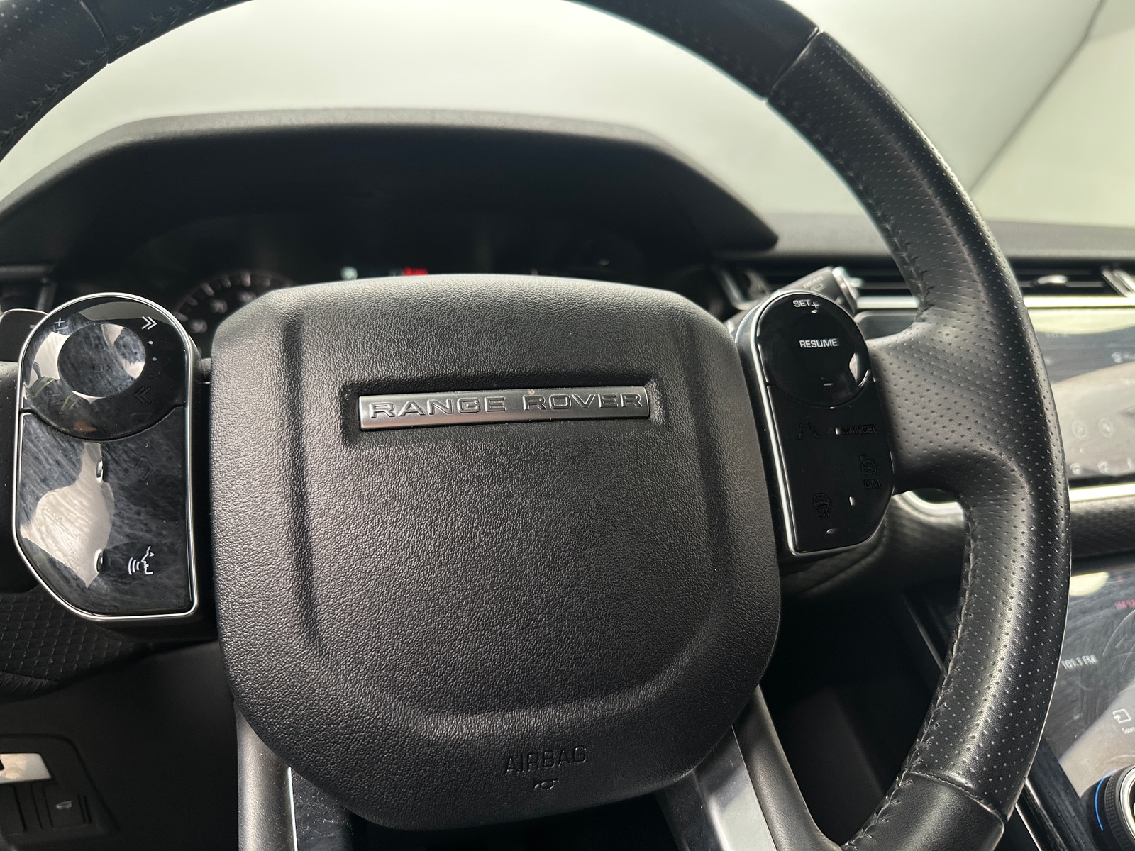 Thumbnail: 2020 Land Rover Range Rover Velar - 4
