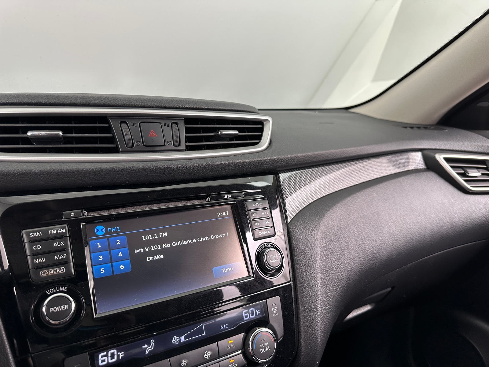 Thumbnail: 2015 Nissan Rogue - 3
