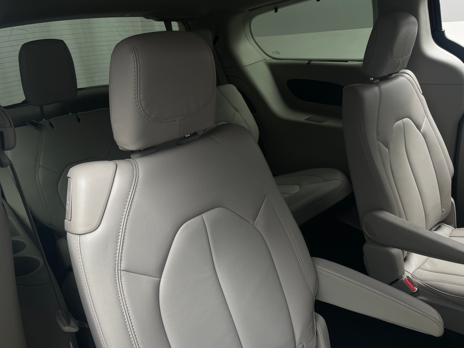 Thumbnail: 2017 Chrysler Pacifica - 5