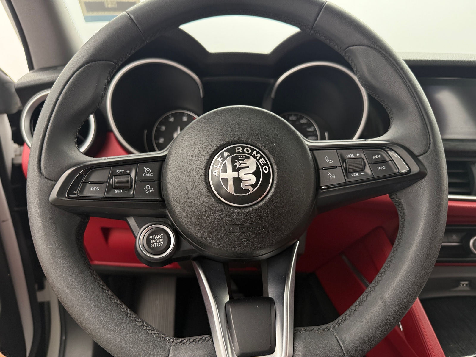 Thumbnail: 2020 Alfa Romeo Stelvio - 4