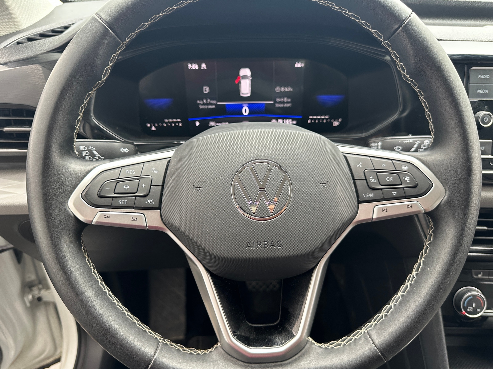 Thumbnail: 2023 Volkswagen Taos - 5