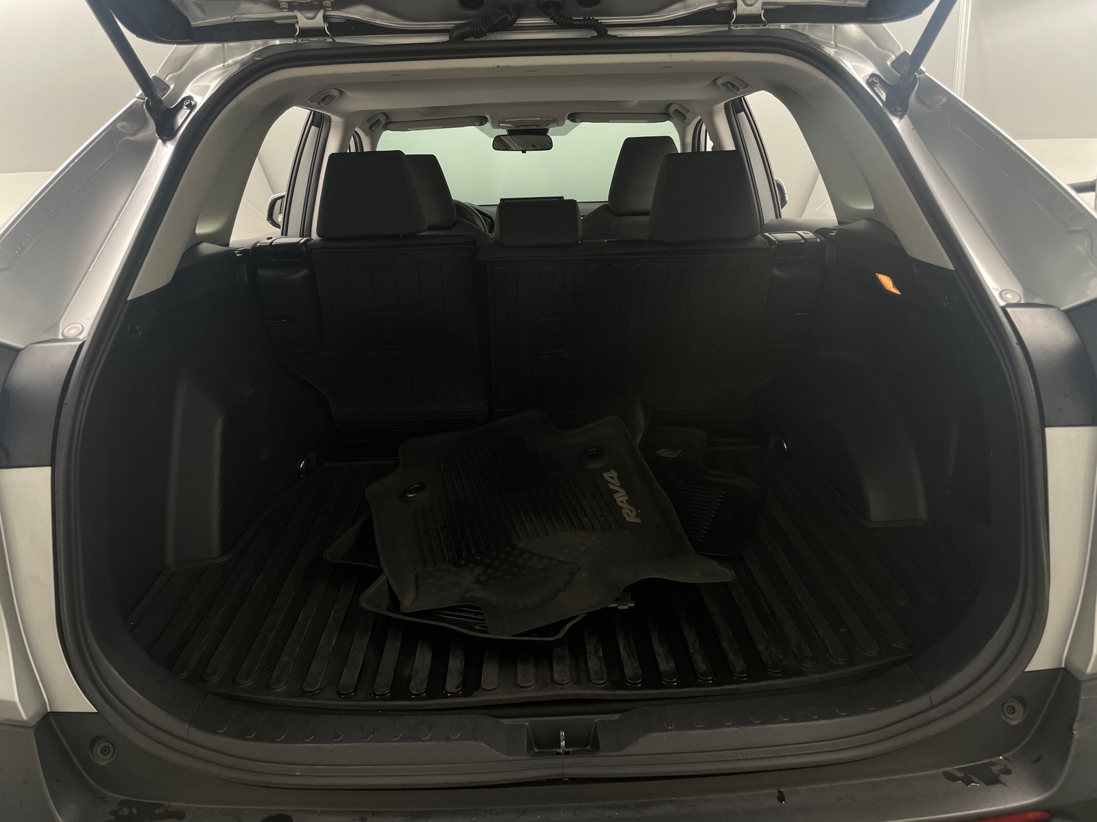 Thumbnail: 2019 Toyota RAV4 - 7