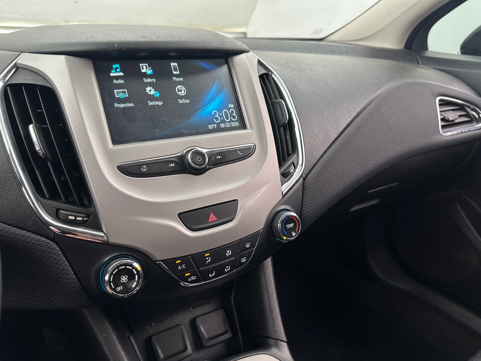 Thumbnail: 2018 Chevrolet Cruze - 4