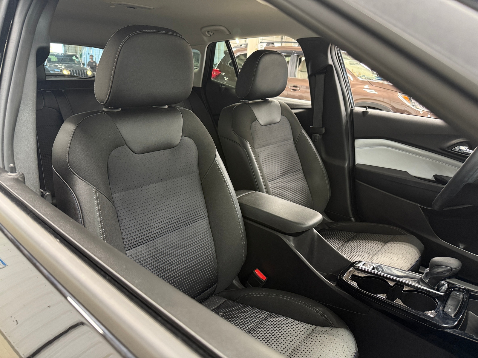 Thumbnail: 2025 Chevrolet Trax - 2