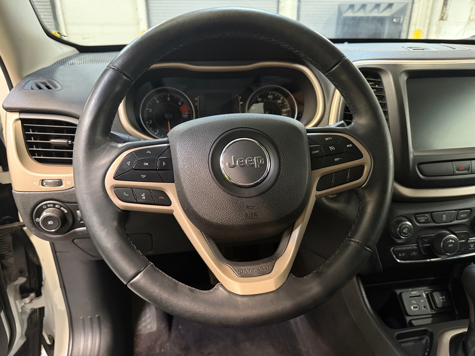 Thumbnail: 2017 Jeep Cherokee - 5