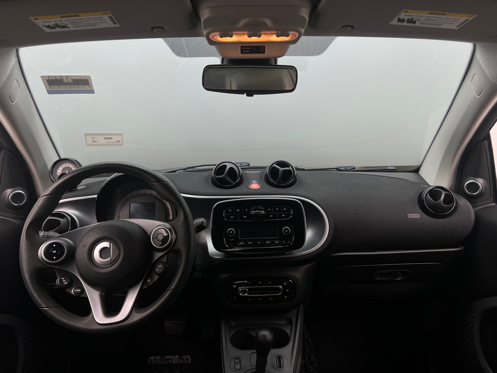 Thumbnail: 2017 smart fortwo - 3