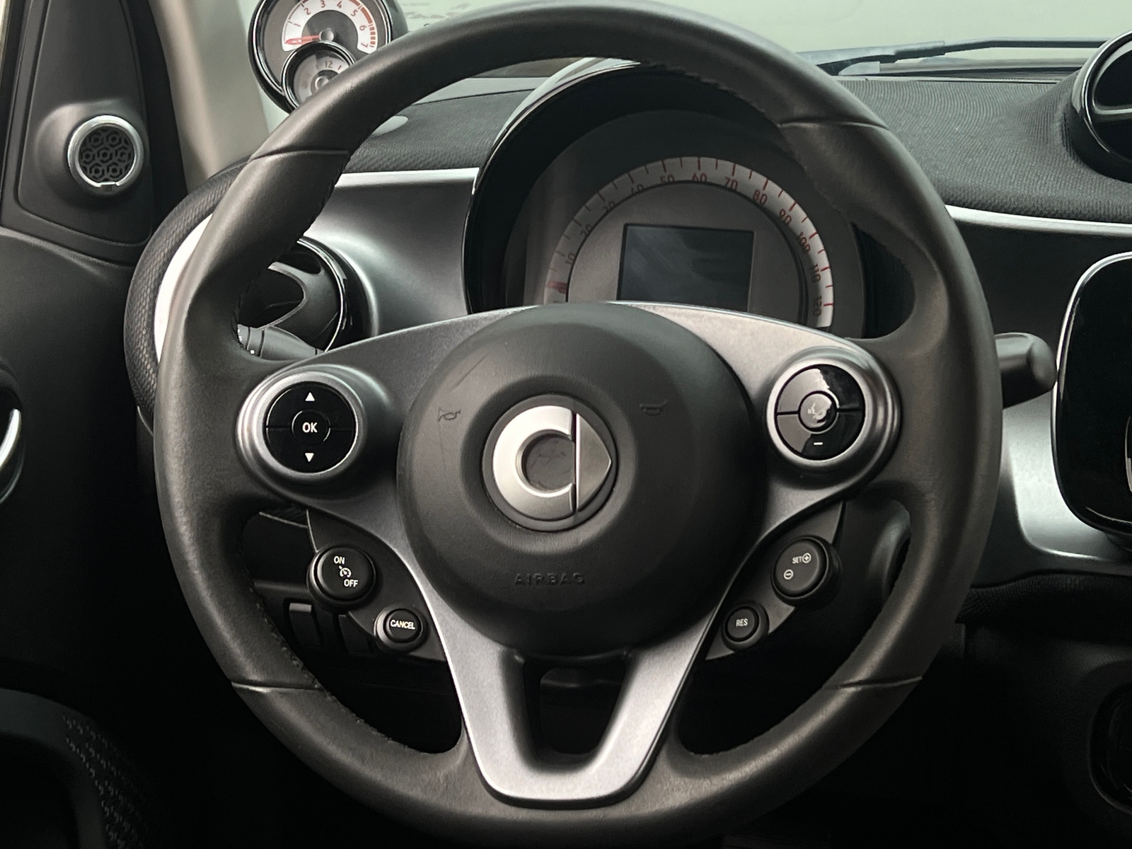 Thumbnail: 2017 smart fortwo - 5