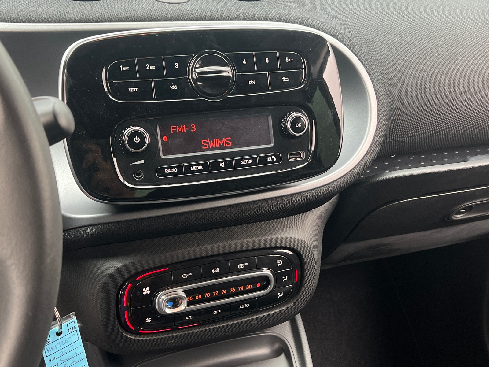 Thumbnail: 2017 smart fortwo - 4