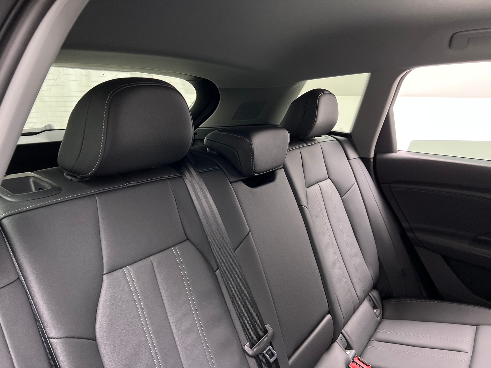 Thumbnail: 2025 Audi Q6 e-tron - 5