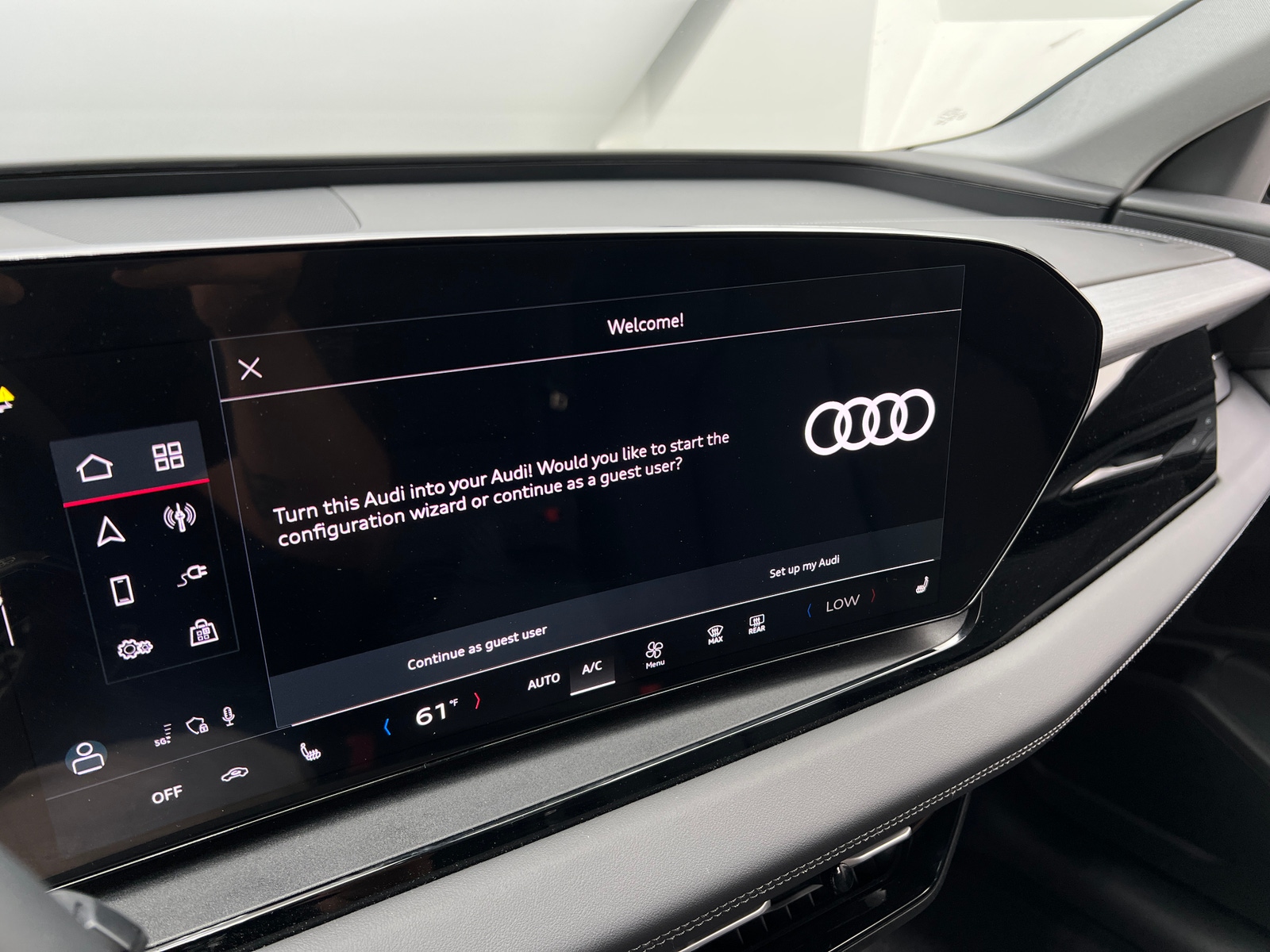 Thumbnail: 2025 Audi Q6 e-tron - 3