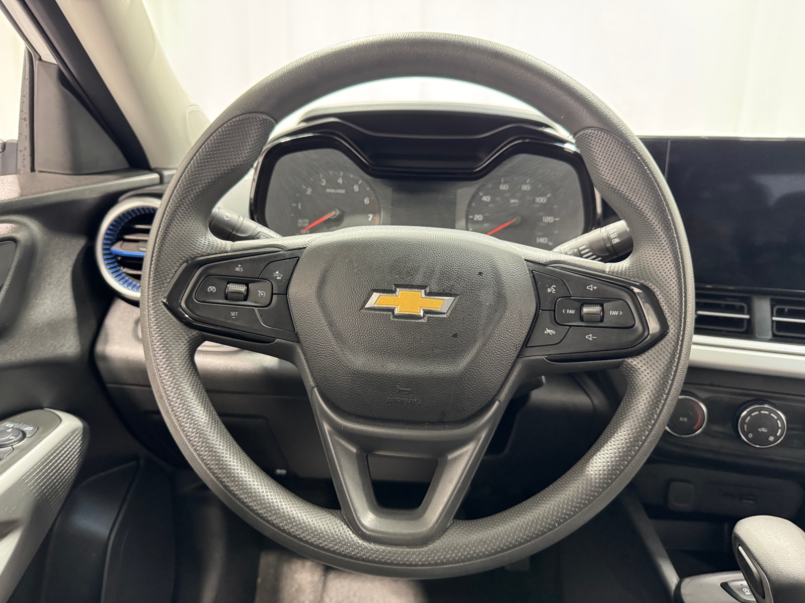 Thumbnail: 2025 Chevrolet Trax - 5