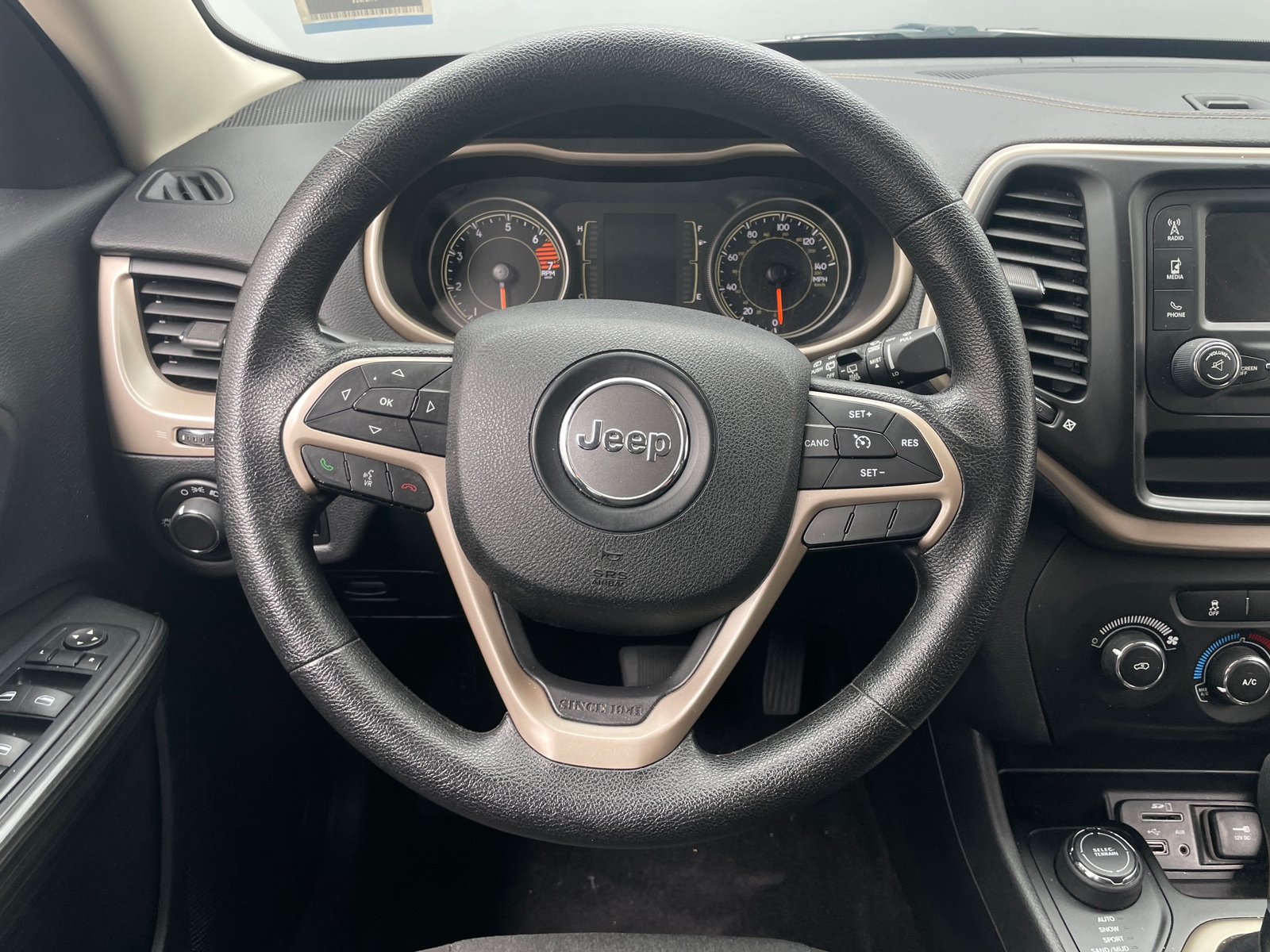 Thumbnail: 2016 Jeep Cherokee - 5