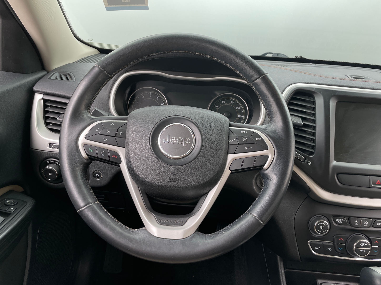 Thumbnail: 2015 Jeep Cherokee - 4