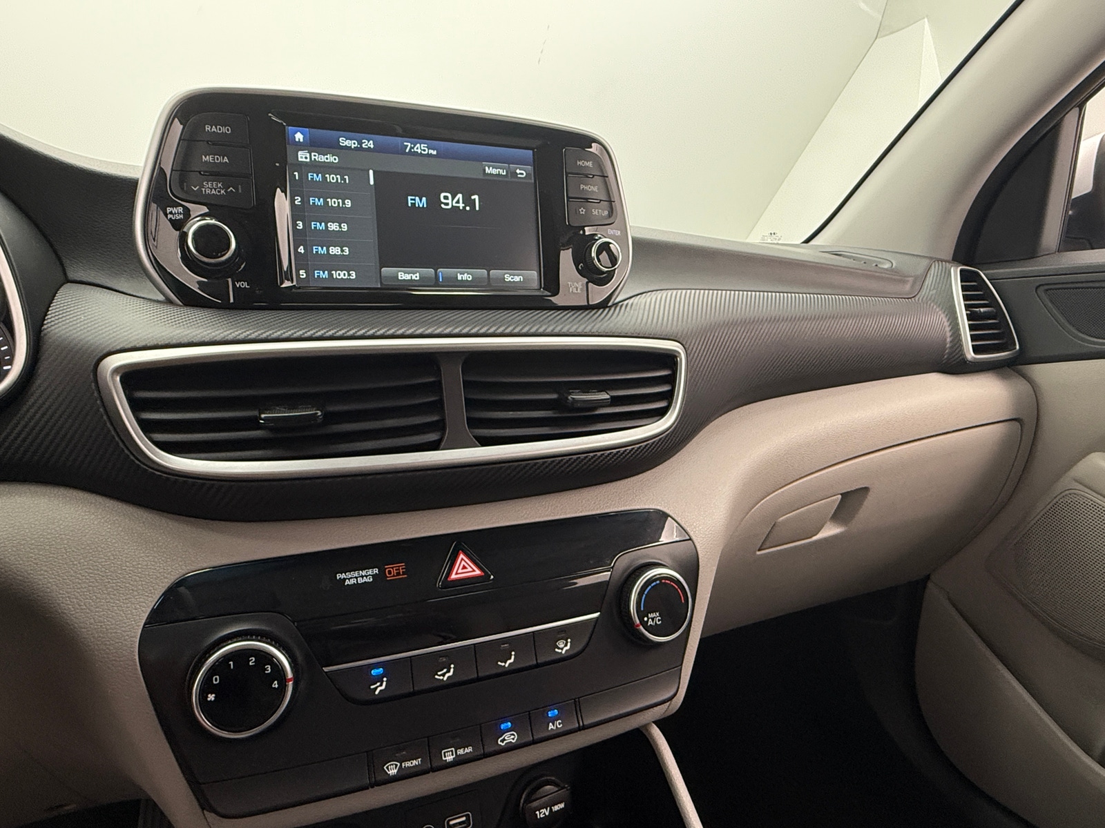 Thumbnail: 2019 Hyundai Tucson - 4