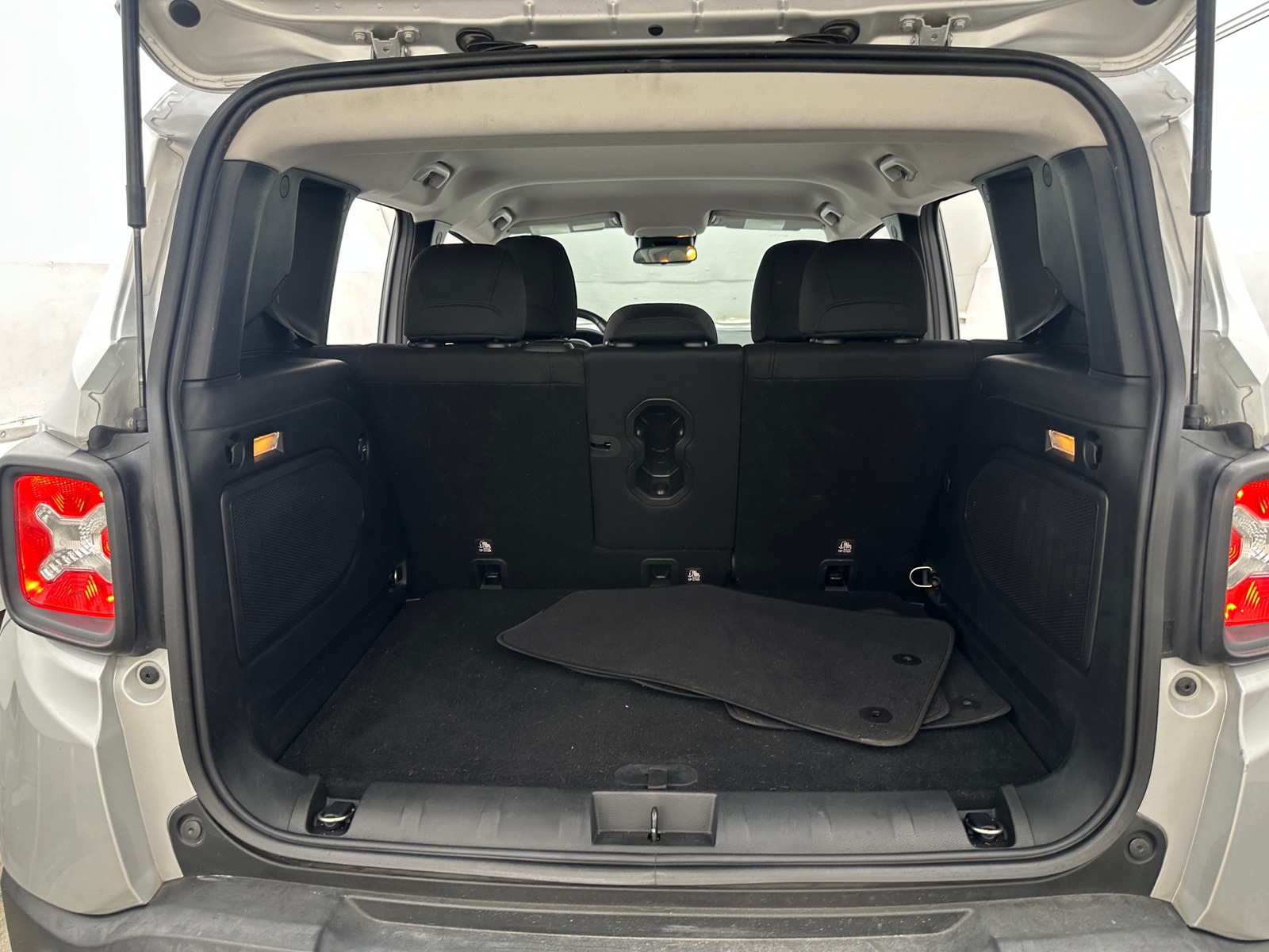 Thumbnail: 2015 Jeep Renegade - 7