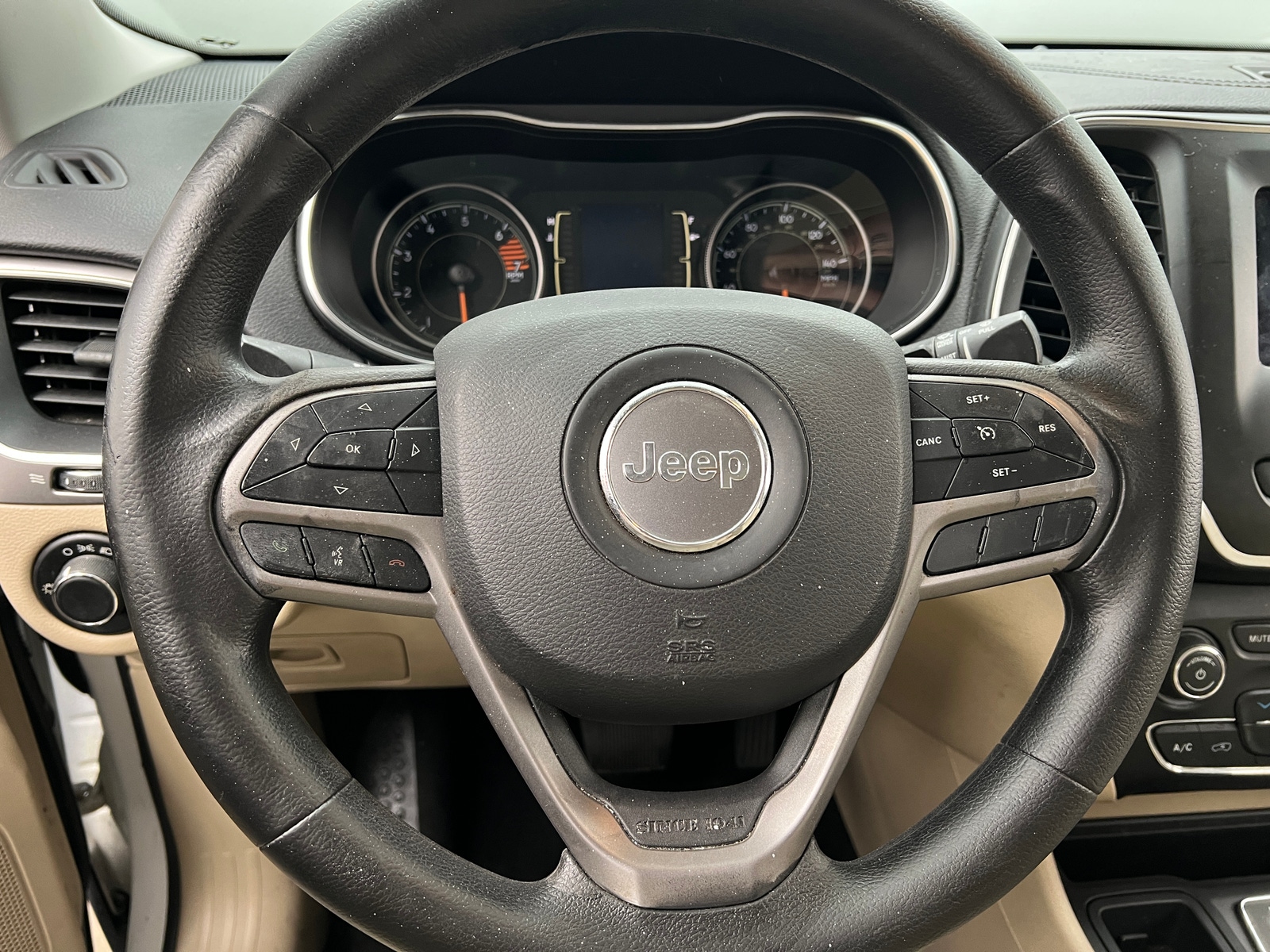 Thumbnail: 2020 Jeep Cherokee - 5