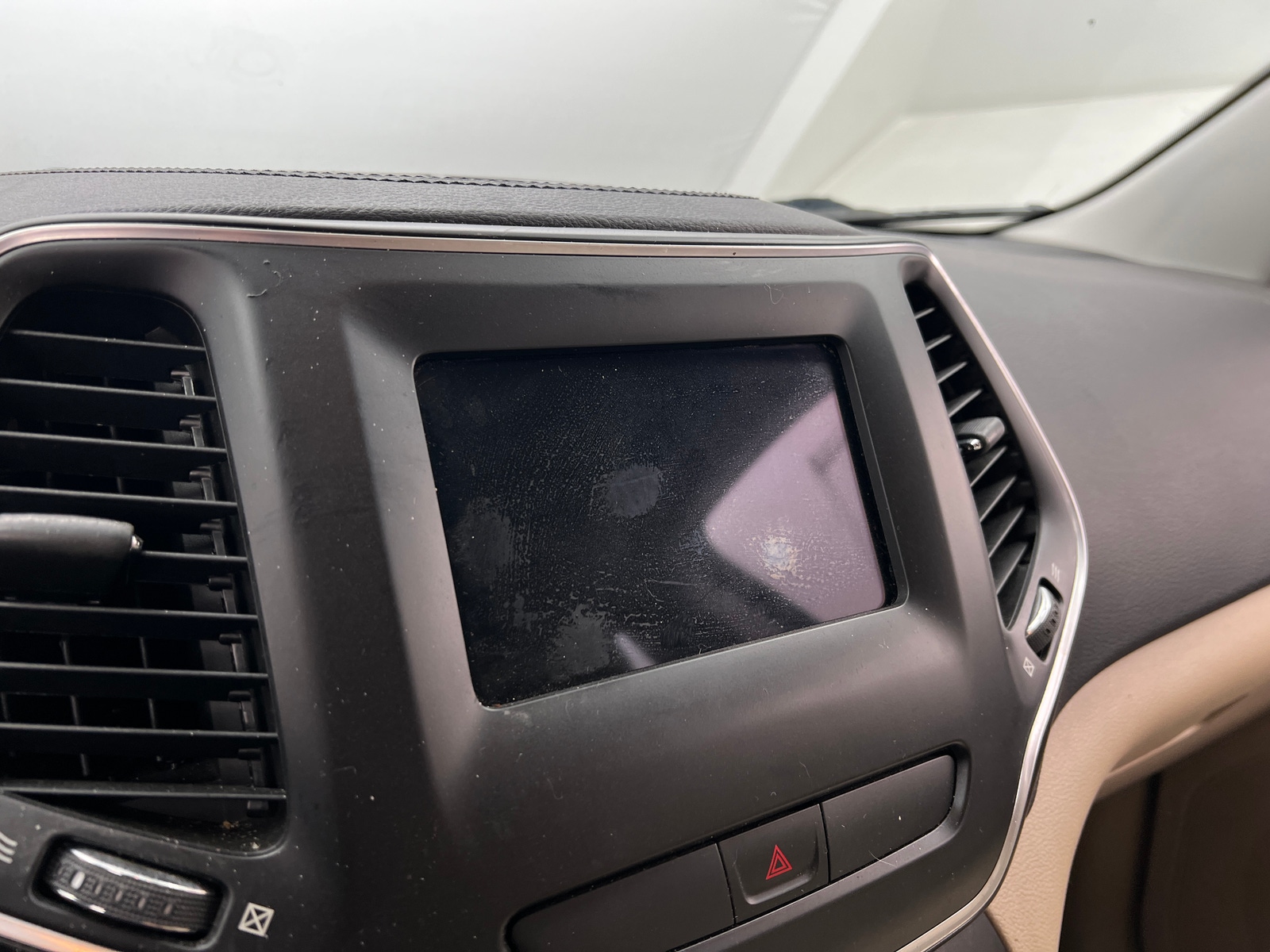 Thumbnail: 2020 Jeep Cherokee - 4