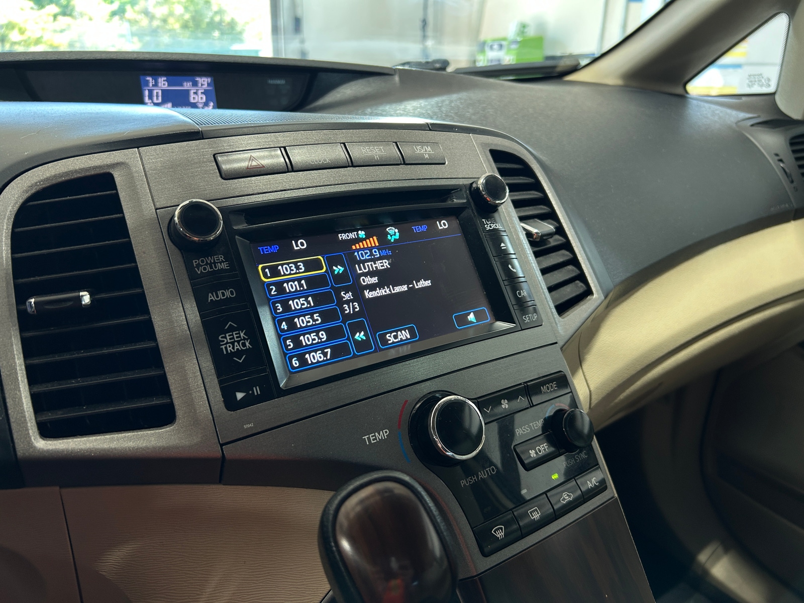 Thumbnail: 2013 Toyota Venza - 4
