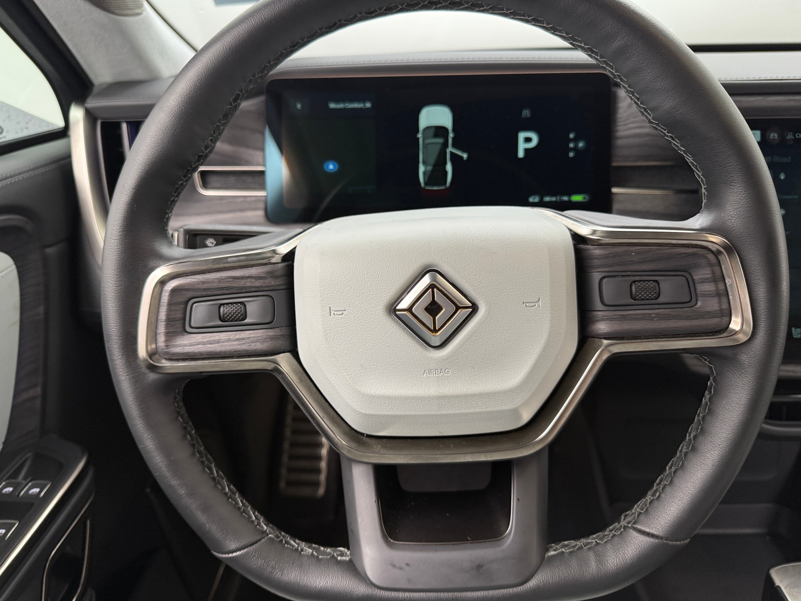 Thumbnail: 2023 Rivian R1S - 4