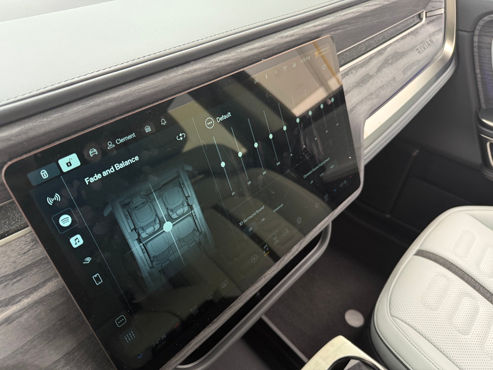 Thumbnail: 2023 Rivian R1S - 3