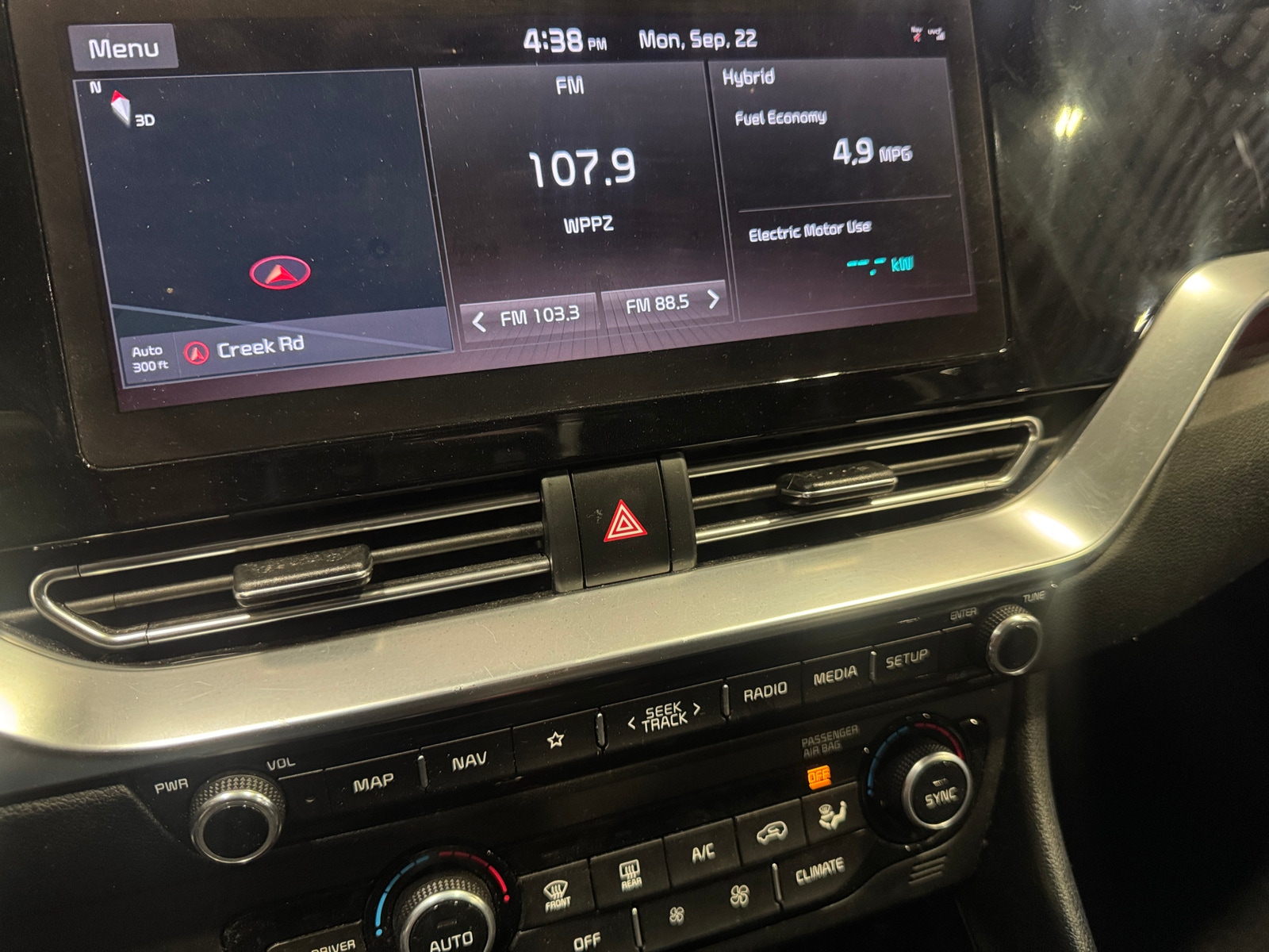 Thumbnail: 2020 Kia Niro - 3