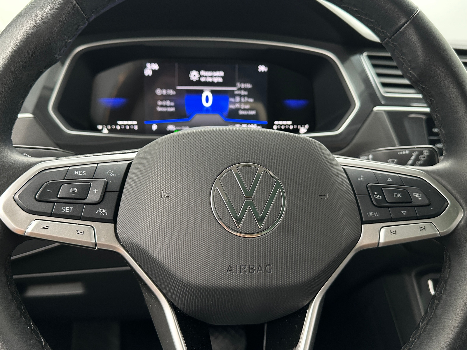Thumbnail: 2024 Volkswagen Tiguan - 4
