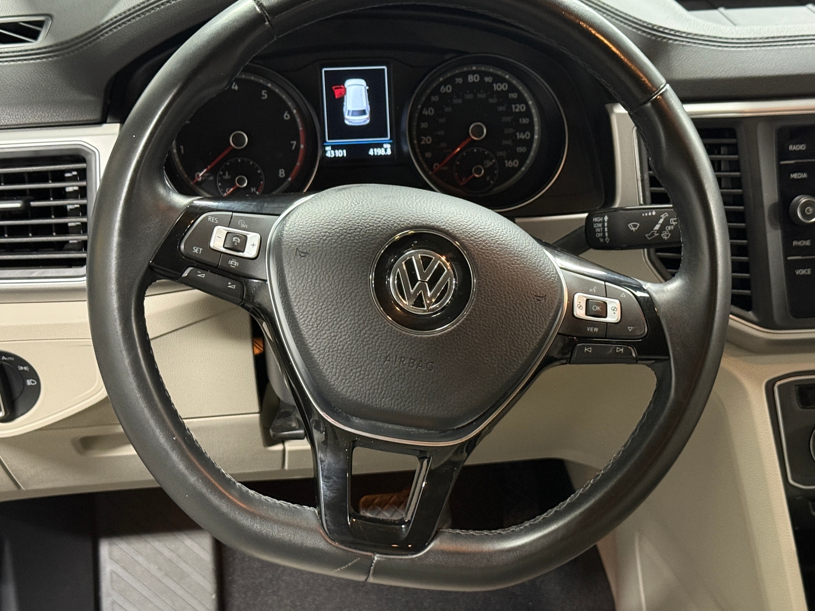 Thumbnail: 2019 Volkswagen Atlas - 4