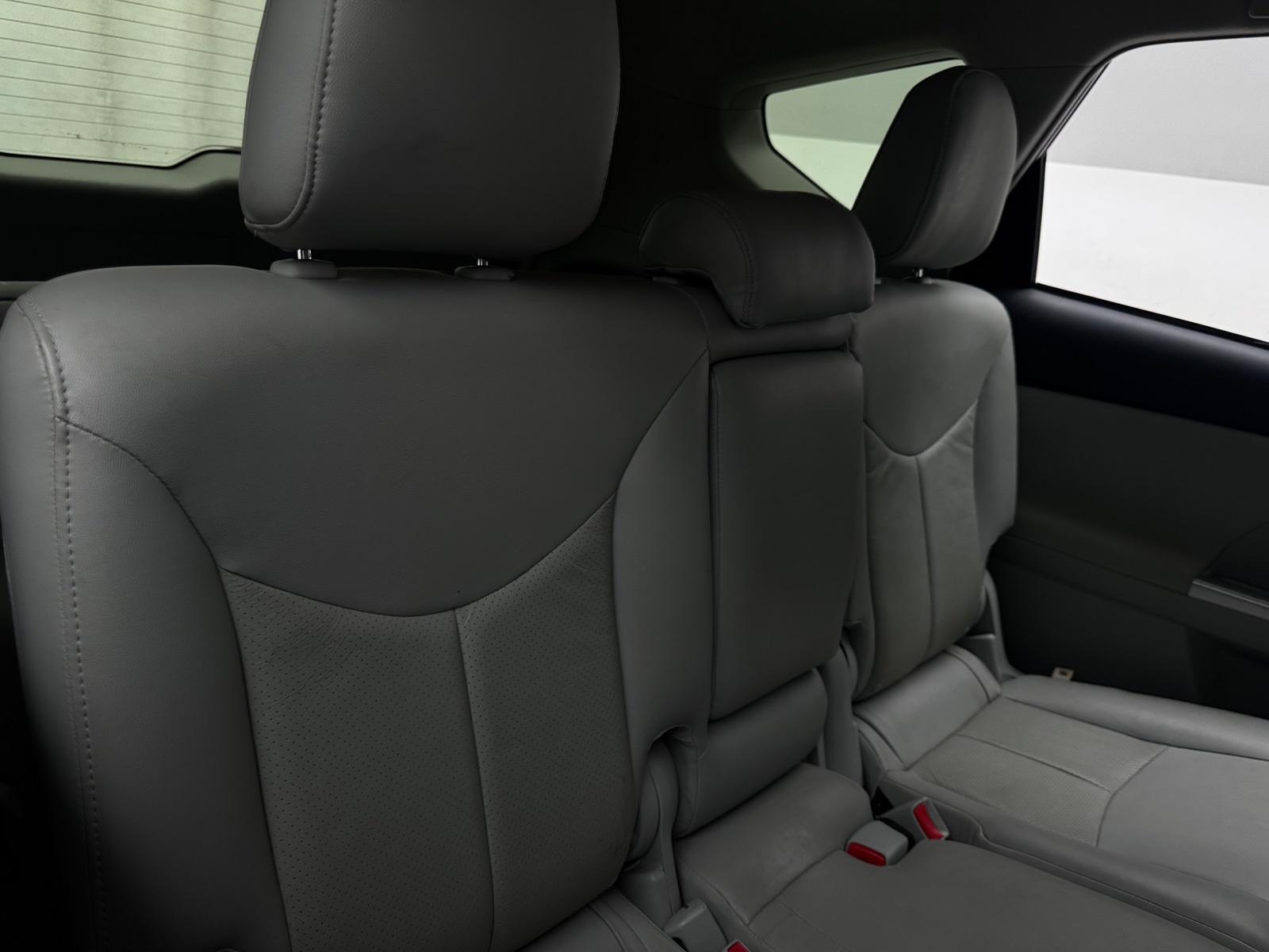 Thumbnail: 2012 Toyota Prius v - 6